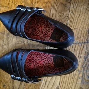 Stylish Black Women's Flats with Buckle Detail